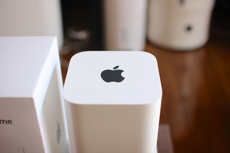 Apple AirMac Extreme (ME918J-A)" flickr photo by Kazuhiro Keino https://flickr.com/photos/djkeino/9643629418 shared under a Creative Commons (BY) 2.0 license